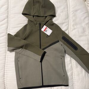 Nike kids Sportswear Tech Fleece. NWT. Two-Tone Green Hoodie